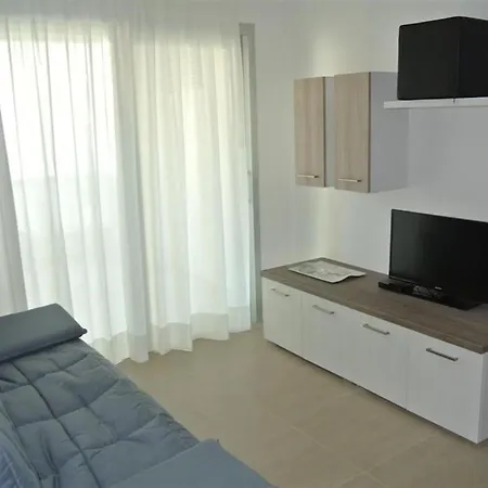 Modern Flat With Terrace 200m From The Apartment