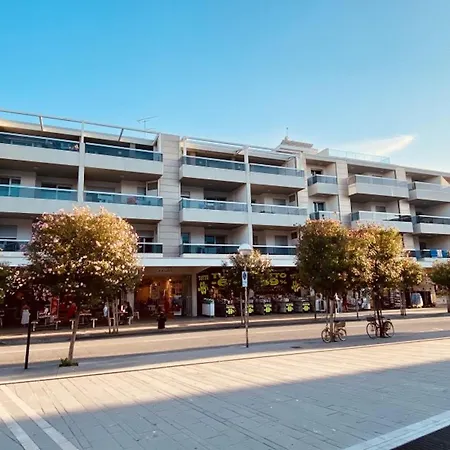 Modern Flat With Terrace 200m From The Apartment *